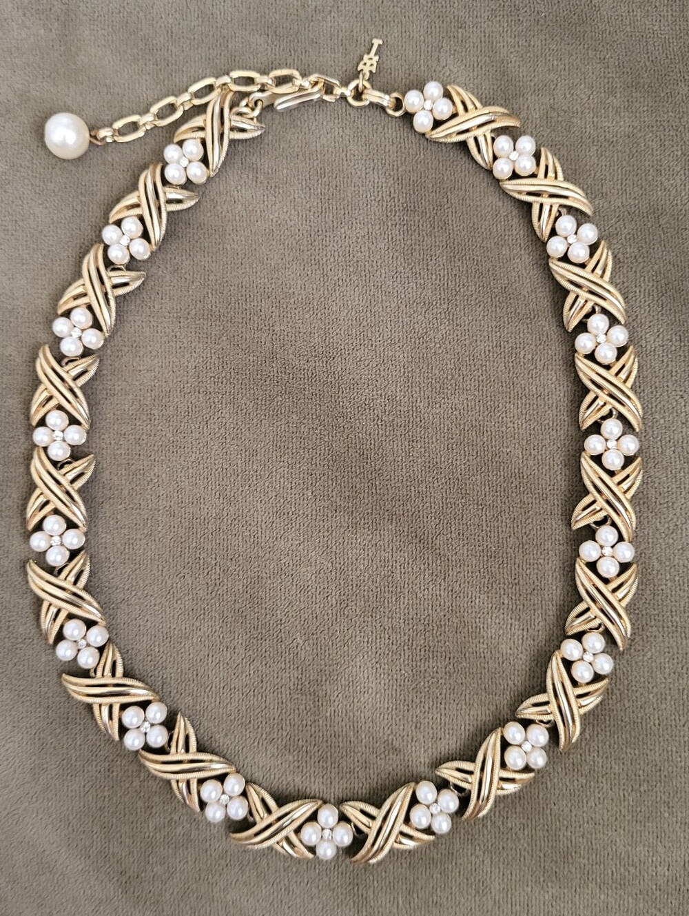Vintage Crown Trifari Gold-plated Faux Pearl XO Hugs And Kisses Choker Necklace
